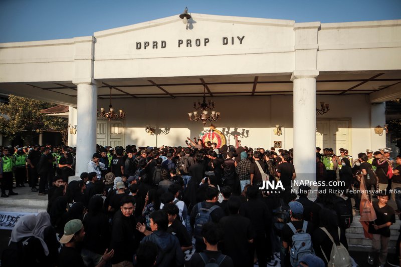 Student Protest in Yogyakarta: Fight Against an Authoritarian Republic