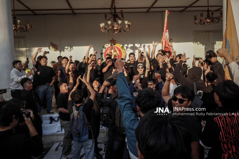 Student Protest in Yogyakarta: Fight Against an Authoritarian Republic