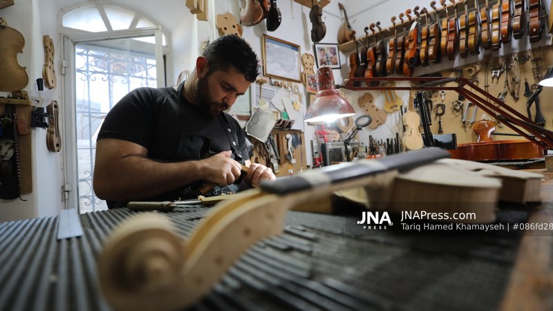 Shehadeh Shalaldeh Builds Handmade Violins in Ramallah