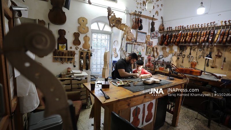 Shehadeh Shalaldeh Builds Handmade Violins in Ramallah