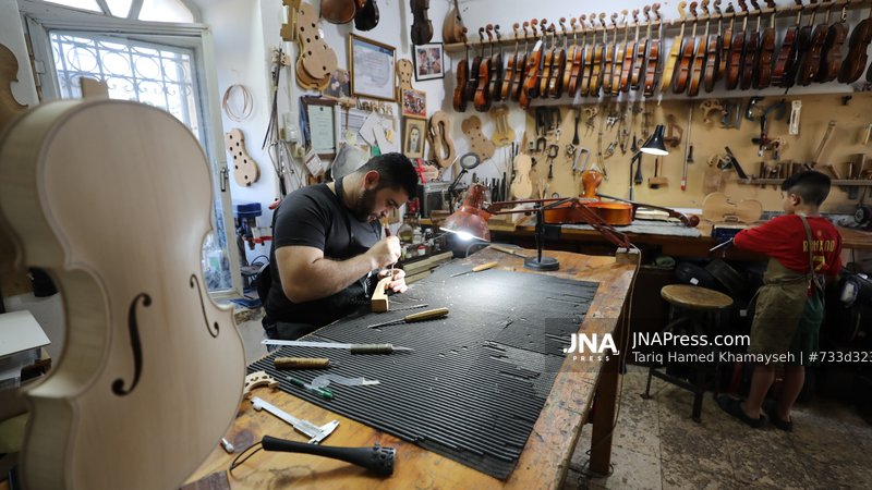 Shehadeh Shalaldeh Builds Handmade Violins in Ramallah