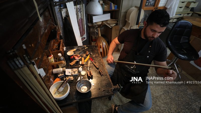 Shehadeh Shalaldeh Builds Handmade Violins in Ramallah