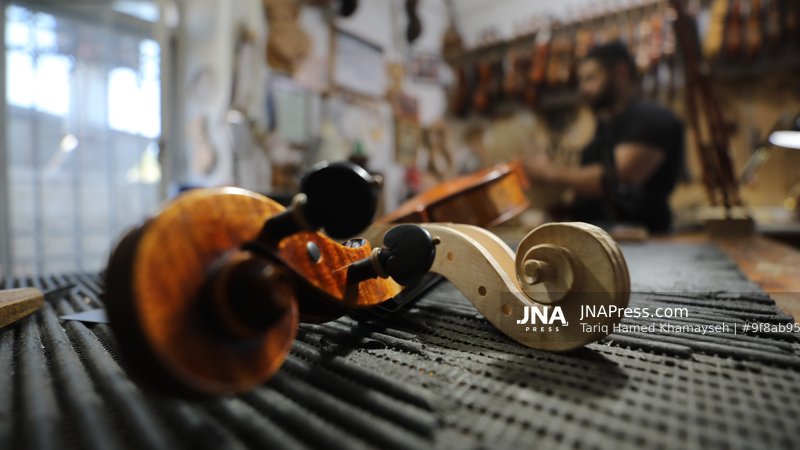 Shehadeh Shalaldeh Builds Handmade Violins in Ramallah