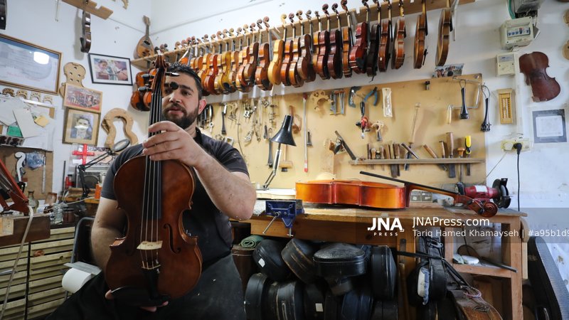 Shehadeh Shalaldeh Builds Handmade Violins in Ramallah