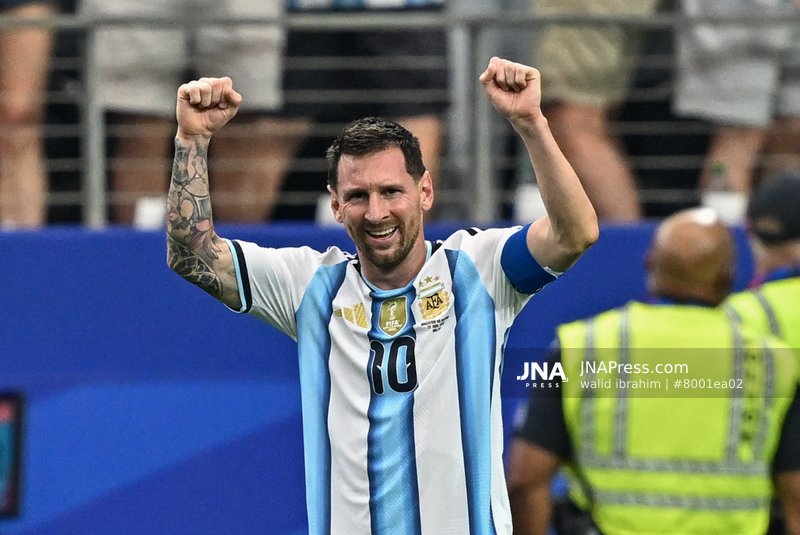 Argentina secured a 2-0 victory to advance to the knockout stage of the tournament