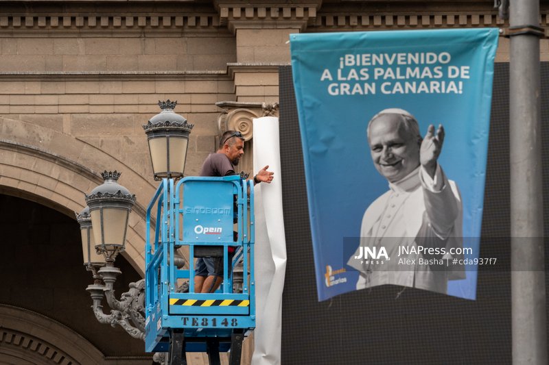 Las Palmas de Gran Canaria prepares for Pope Leo XIV's arrival