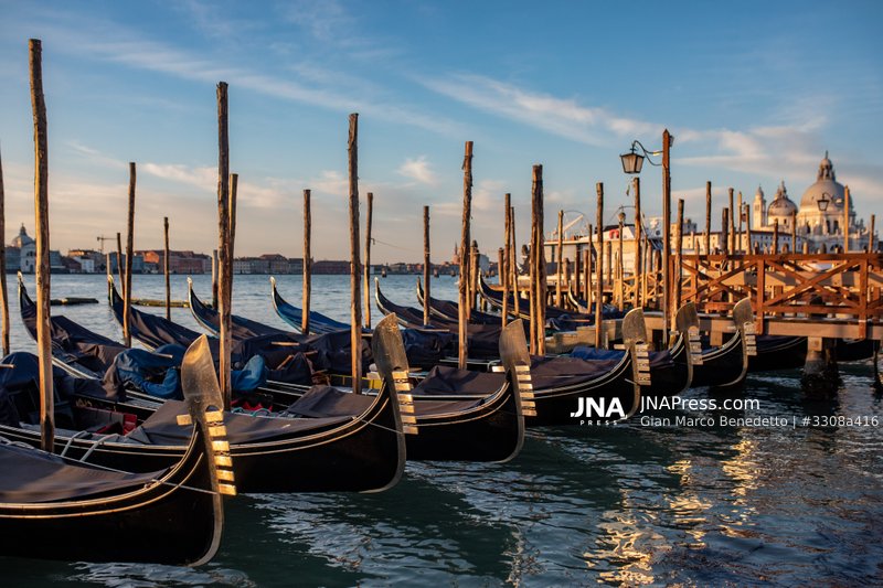 Venetian gondolier recalls escorting Charles and Diana during 1985 royal visit