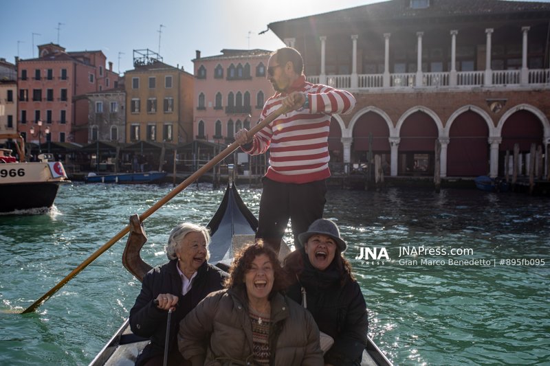 Venetian gondolier recalls escorting Charles and Diana during 1985 royal visit