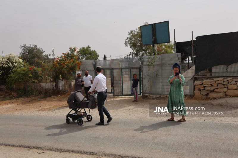 Settlers restrict access to Palestinian property