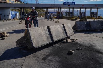 Roadblocks Spread Across Bolivia Amid Ongoing Political and Economic Protests