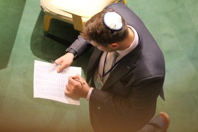 Israeli delegate takes notes during Netanyahu’s UN address