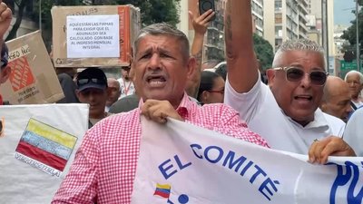 Venezuelan public sector workers march for salary increases in Caracas
