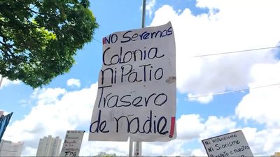 Chavista Group Protests US-Venezuela Oil Deal In Caracas