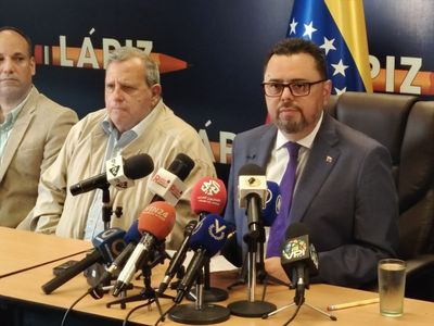 Venezuelan opposition leader Antonio Ecarri proposes dollarization of economy