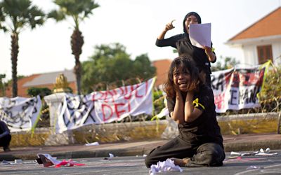 Students stage theatrical protest against Indonesian government in Surabaya