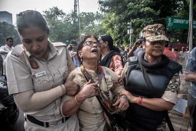 Police detain election protesters in New Delhi