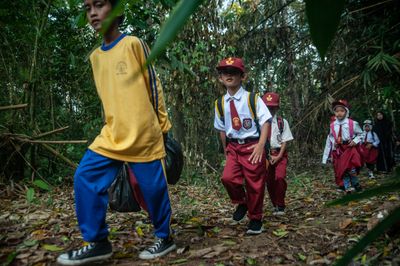 Elementary School Students Cross River to Reach School in Banten