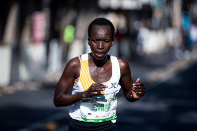 Thousands compete in 43rd Mexico City Marathon