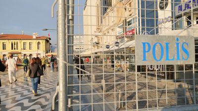 Protesters rally after Izmir mayor joins AKP