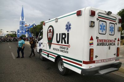 Government supporters rally in Maracaibo amid opposition tensions