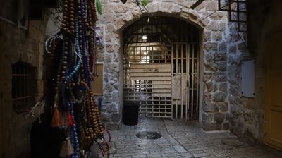 Israeli forces close Ibrahimi Mosque to worshippers in Hebron