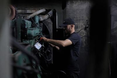 Generator mechanic keeps power running during World Cup match in Erbil