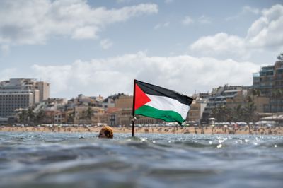 Swimmers join Gaza solidarity action in Las Palmas de Gran Canaria