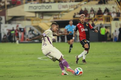 Peruvian Clausura: Universitario de Deportes vs. FBC Melgar in Lima