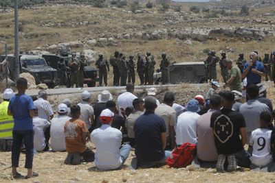 Four Palestinians Injured in Settler Attack Following Dismantling of Settlement Outpost Near Ramallah