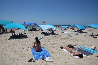 Israelis Flock to Tel Aviv Beach Amid Summer Heat
