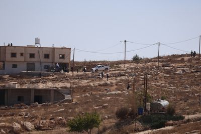 Israeli settlers surrounded Palestinian family home near Yatta