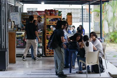 Venezuelan students return to classrooms more than two months after earthquakes