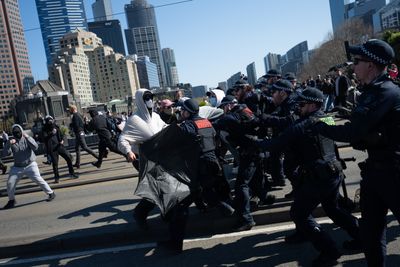 Clashes erupt during anti-immigration protest and counter-demonstration in Melbourne